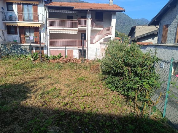 casa indipendente in vendita a Laveno-Mombello in zona Somisso