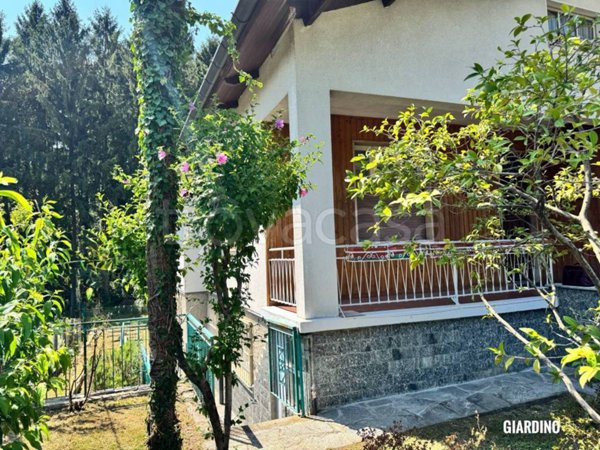 casa indipendente in vendita a Laveno-Mombello in zona Laveno