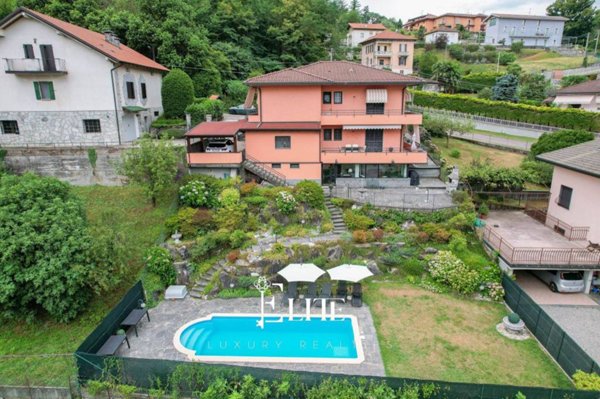 casa indipendente in vendita a Laveno-Mombello in zona Laveno