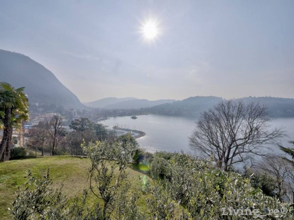 casa indipendente in vendita a Laveno-Mombello in zona Laveno
