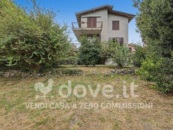 casa indipendente in vendita a Laveno-Mombello in zona Mombello