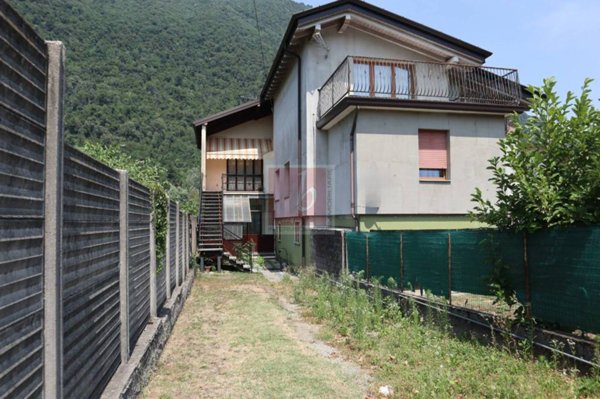 appartamento in vendita a Laveno-Mombello in zona Pradaccio