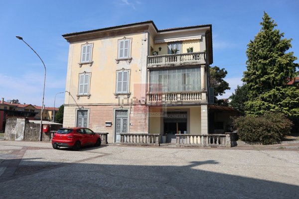 appartamento in vendita a Laveno-Mombello in zona Mombello
