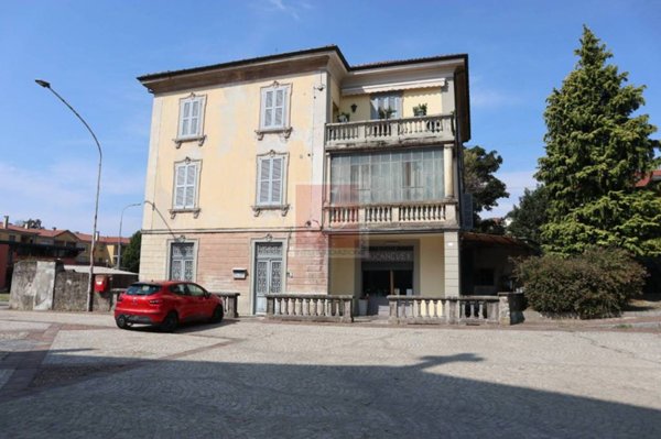 appartamento in vendita a Laveno-Mombello in zona Mombello