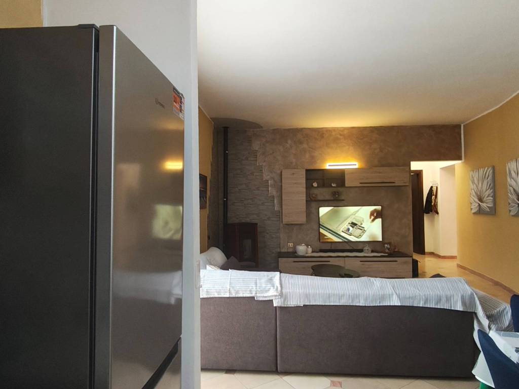 appartamento in vendita a Laveno-Mombello in zona Somisso