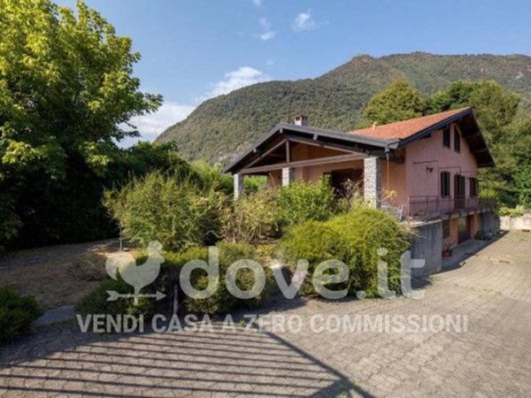 casa indipendente in vendita a Laveno-Mombello in zona Pradaccio