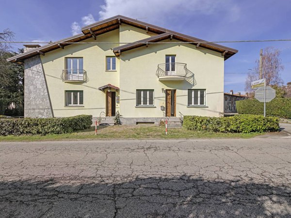 casa indipendente in vendita a Laveno-Mombello in zona Cerro