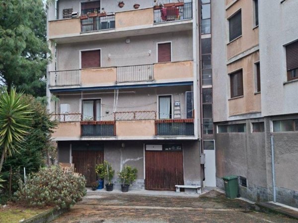 appartamento in vendita a Laveno-Mombello in zona Laveno