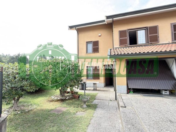 casa indipendente in vendita a Laveno-Mombello in zona Profarè