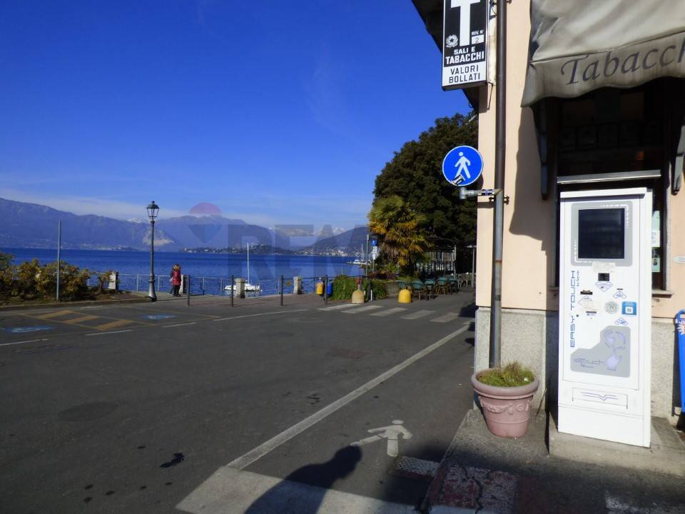 negozio in vendita a Laveno-Mombello in zona Laveno