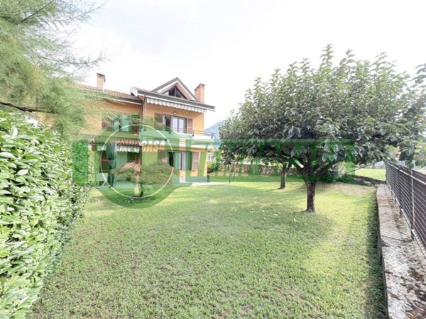 casa indipendente in vendita a Laveno-Mombello in zona Profarè