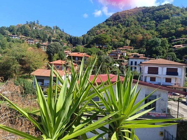 appartamento in vendita a Laveno-Mombello in zona Laveno
