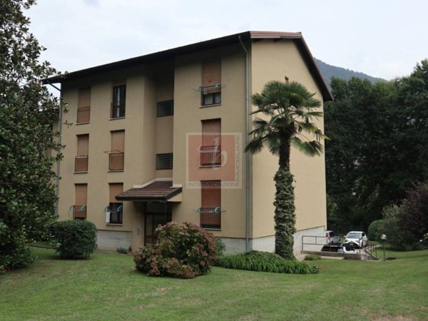 appartamento in vendita a Laveno-Mombello in zona Laveno