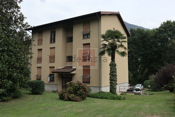 appartamento in vendita a Laveno-Mombello in zona Laveno