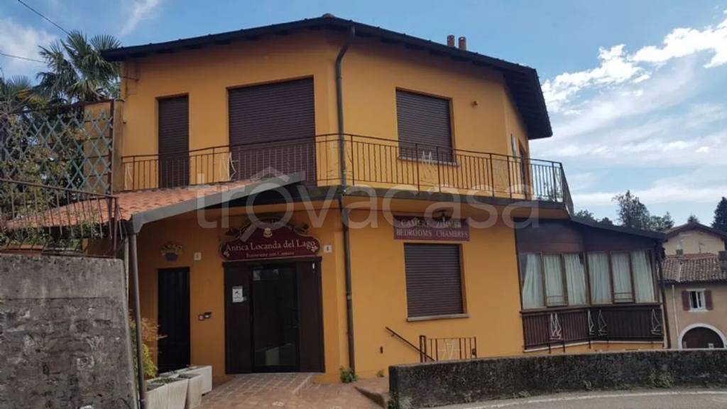 albergo in vendita a Laveno-Mombello in zona Cerro