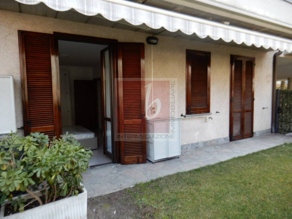 appartamento in vendita a Laveno-Mombello in zona Laveno