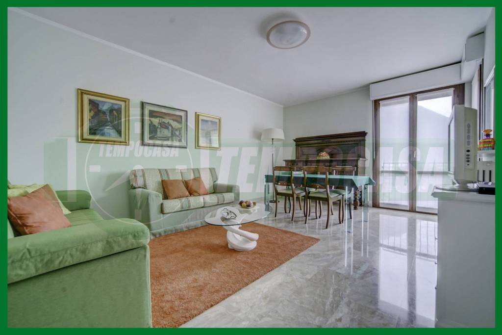 appartamento in vendita a Laveno-Mombello in zona Laveno