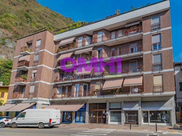 appartamento in vendita a Laveno-Mombello in zona Laveno