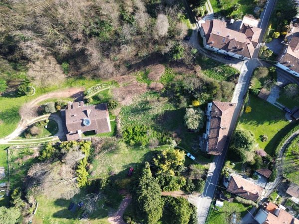 terreno in vendita a Laveno-Mombello in zona Bostano