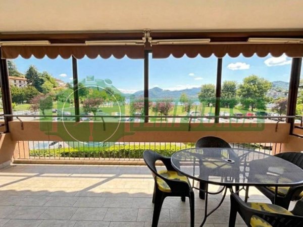 appartamento in vendita a Laveno-Mombello in zona Laveno