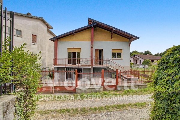 casa indipendente in vendita a Laveno-Mombello