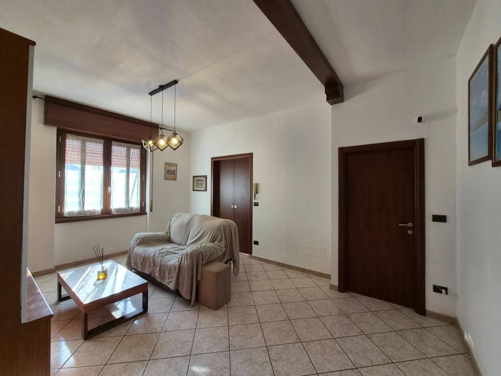 appartamento in vendita a Laveno-Mombello in zona Laveno