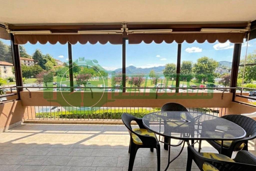 appartamento in vendita a Laveno-Mombello in zona Laveno