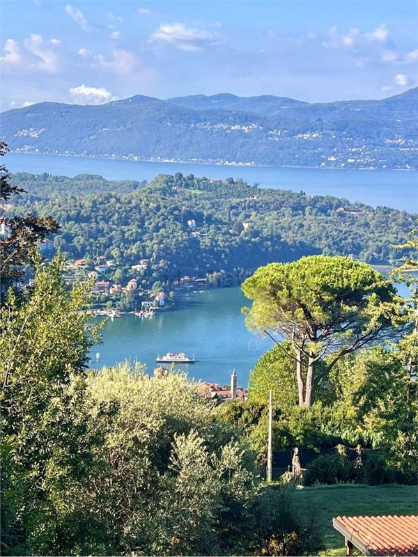 casa indipendente in vendita a Laveno-Mombello in zona Brenna