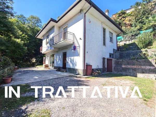 casa indipendente in vendita a Laveno-Mombello in zona Mombello