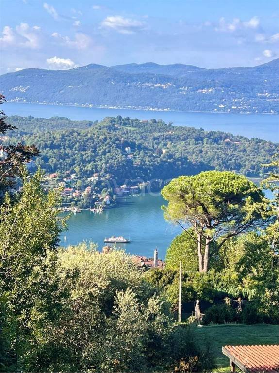 casa indipendente in vendita a Laveno-Mombello in zona Laveno