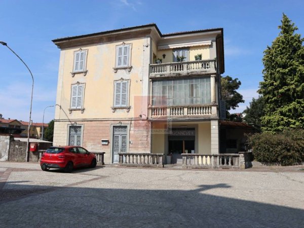 appartamento in vendita a Laveno-Mombello in zona Mombello