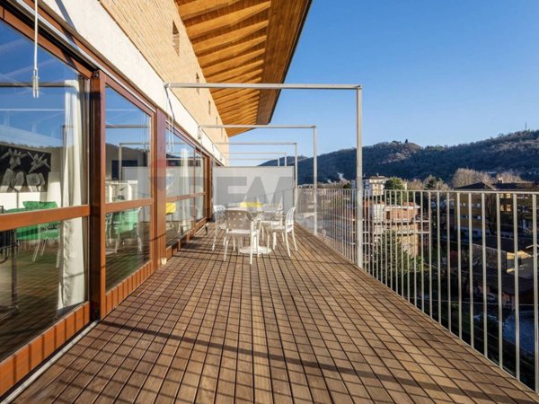 appartamento in vendita a Laveno-Mombello in zona Laveno