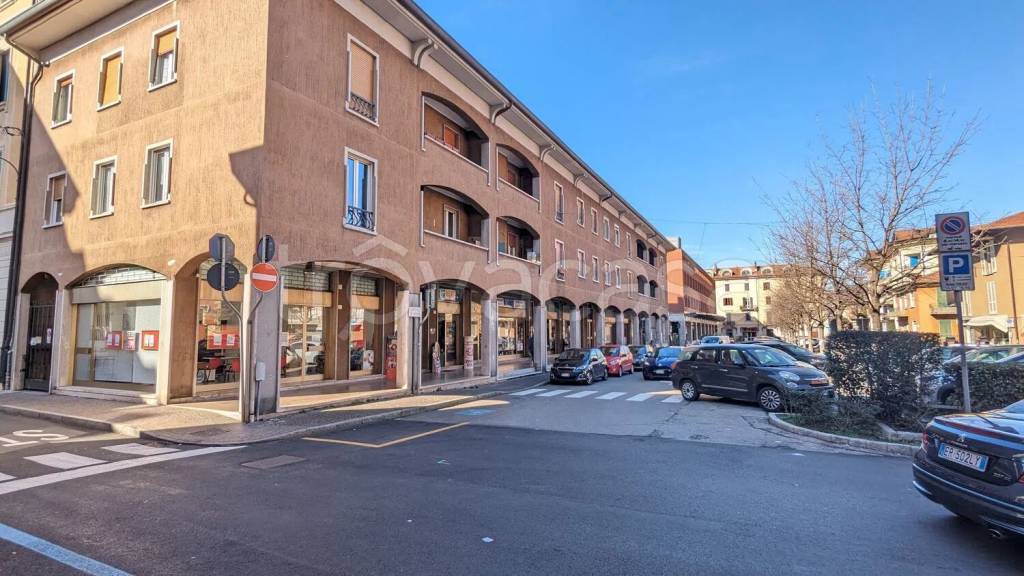 appartamento in vendita a Laveno-Mombello in zona Laveno