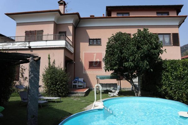 casa indipendente in vendita a Laveno-Mombello in zona Laveno