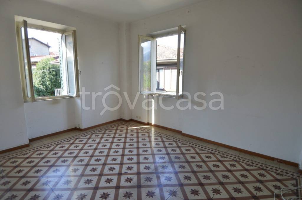 appartamento in vendita a Laveno-Mombello in zona Mombello