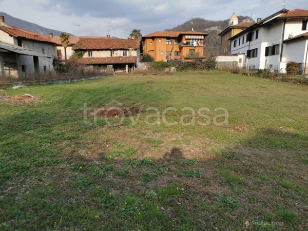 terreno edificabile in vendita a Leggiuno in zona Reno