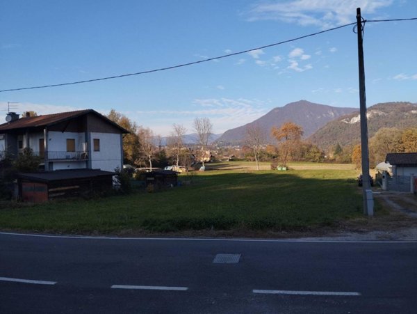 terreno edificabile in vendita a Leggiuno