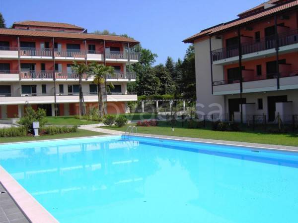appartamento in vendita a Leggiuno in zona Arolo