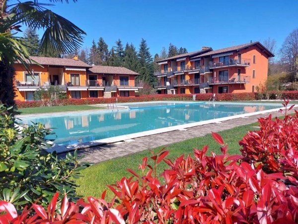 appartamento in vendita a Leggiuno in zona Arolo