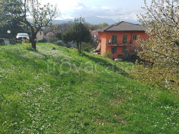 terreno edificabile in vendita a Leggiuno