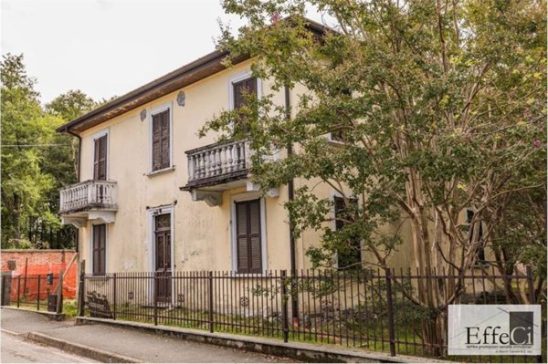 casa indipendente in vendita a Leggiuno