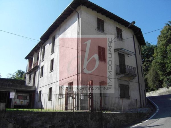 casa indipendente in vendita a Leggiuno