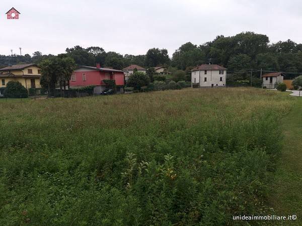 terreno edificabile in vendita a Leggiuno