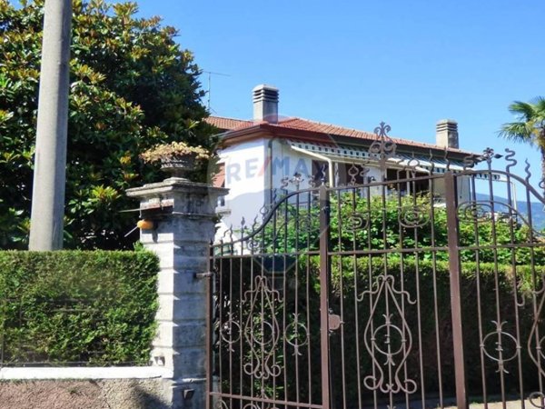 casa indipendente in vendita a Leggiuno