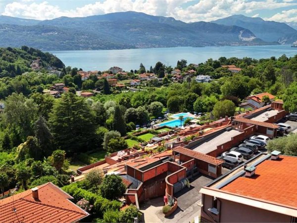 appartamento in vendita a Leggiuno in zona Mirasole