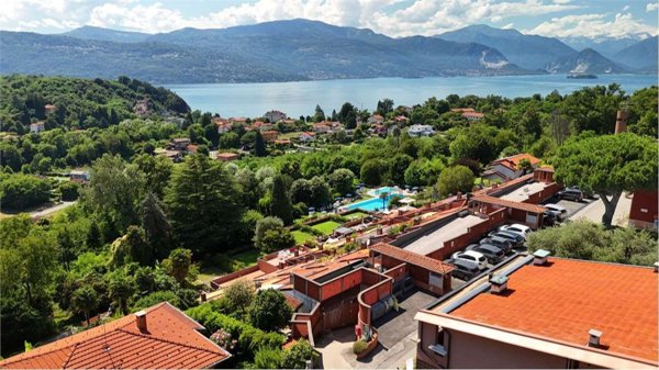 appartamento in vendita a Leggiuno in zona Mirasole