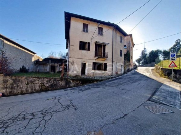 casa semindipendente in vendita a Leggiuno