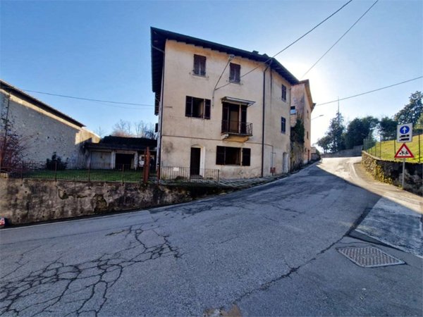 casa semindipendente in vendita a Leggiuno