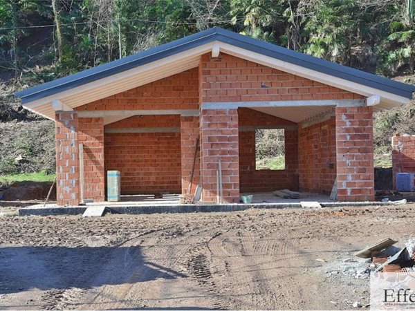casa indipendente in vendita a Leggiuno in zona Arolo