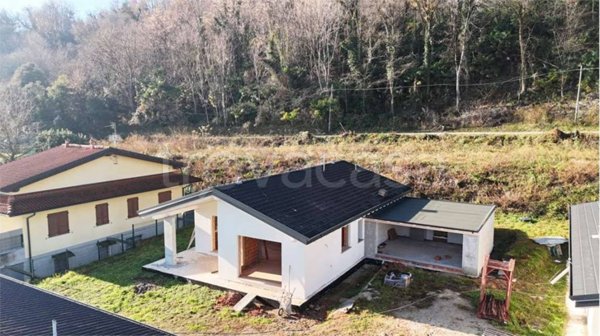 casa indipendente in vendita a Leggiuno